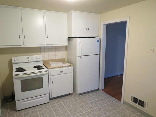 Building Photo - 2743 Thorndale Ave