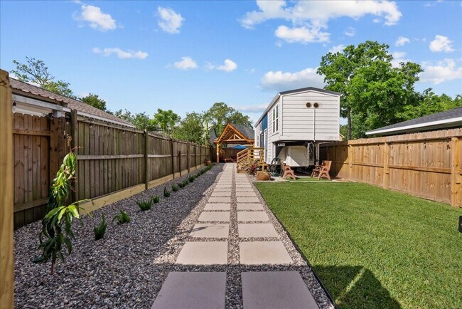 Foto del edificio - 4734 Oleander St