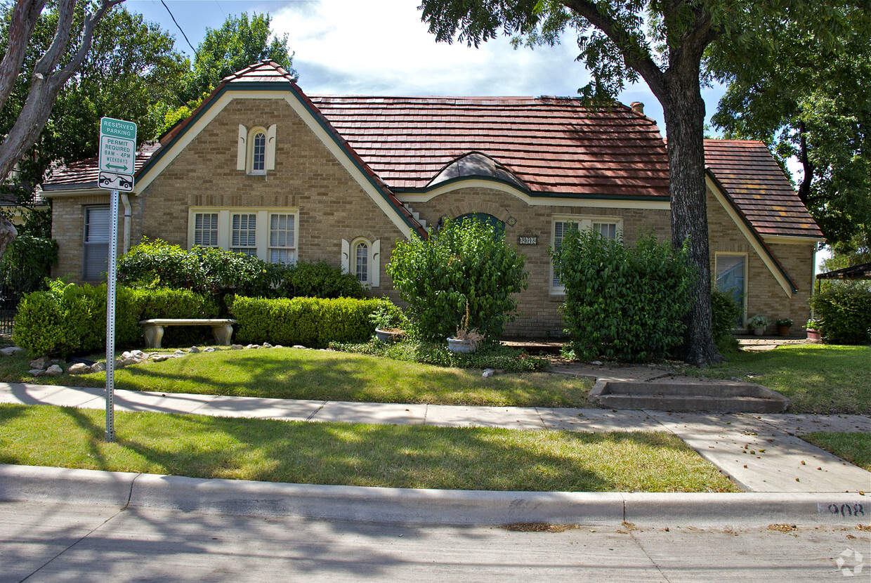 Primary Photo - Dorothy Lane Apartments