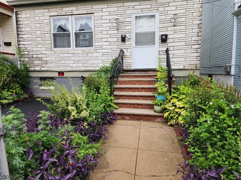 Primary Photo - 43 St Paul Ave