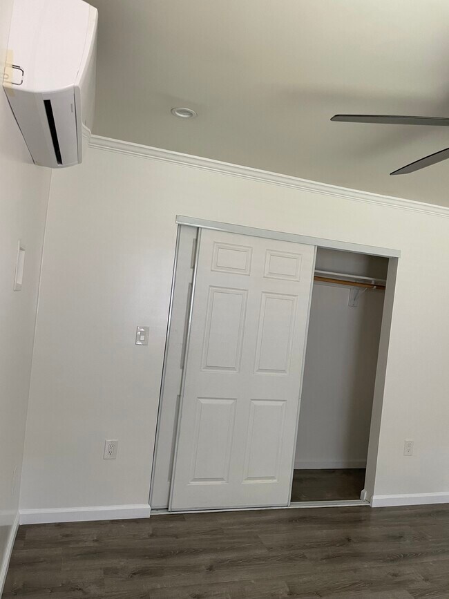 Foto del edificio - 747 Hoefner Ave