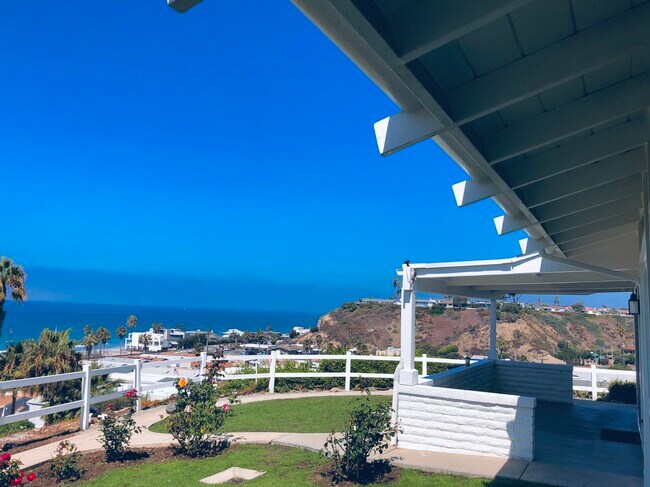 Building Photo - 330 Camino San Clemente