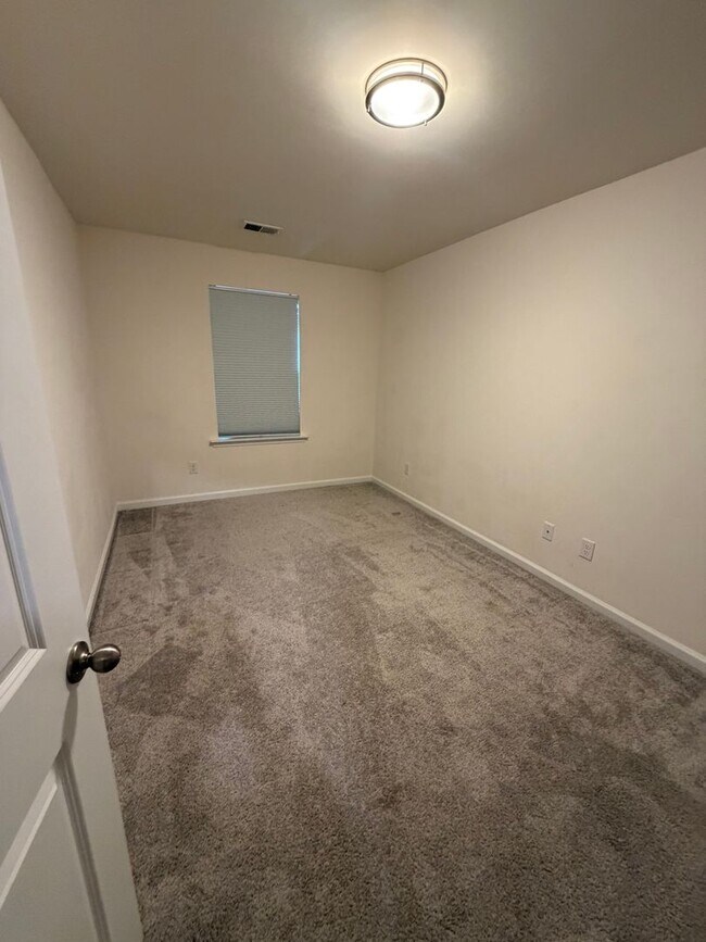 Foto del edificio - Beautiful 3 Bed / 2.5 Bath Townhome in Foxbank Plantation