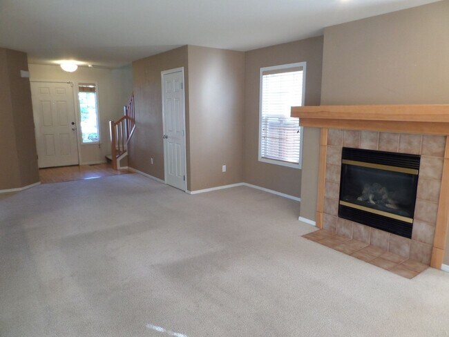 Building Photo - GREAT NEW PRICE! Lovely 4-Bedroom Home in ...