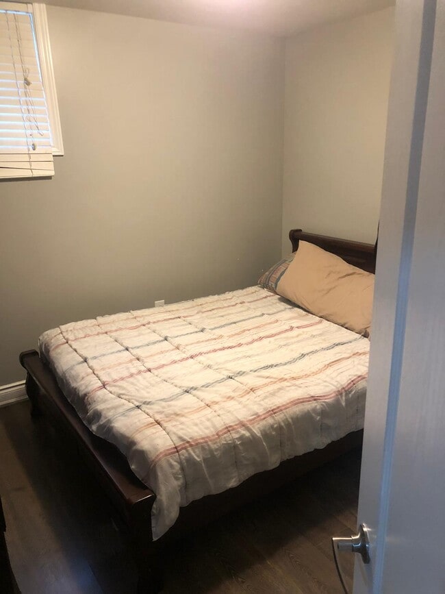 Photo du bâtiment - 30 Royal West Dr