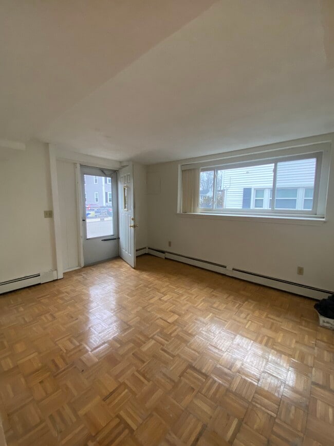 Building Photo - 21 Weymouth Ave