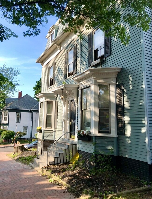 Building Photo - 261 State St