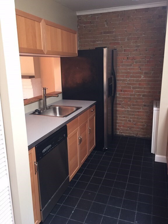 Building Photo - 192 W Brookline St