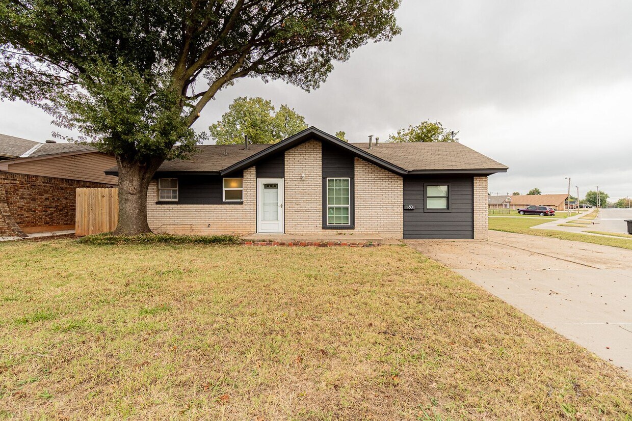 Foto principal - 4?Bed | 2?Bath | 1?Garage + 4 Driveway Spo...