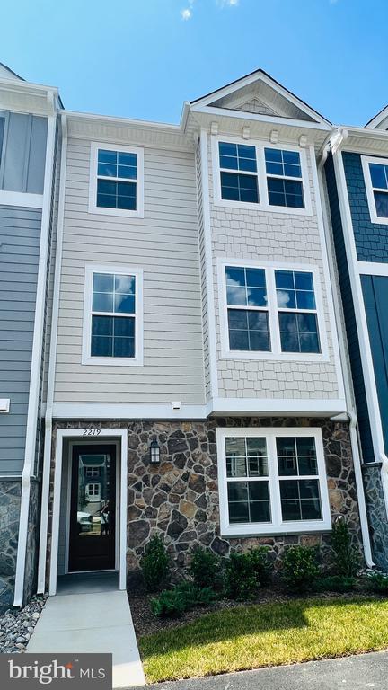 Primary Photo - 2219 Brindle Ln