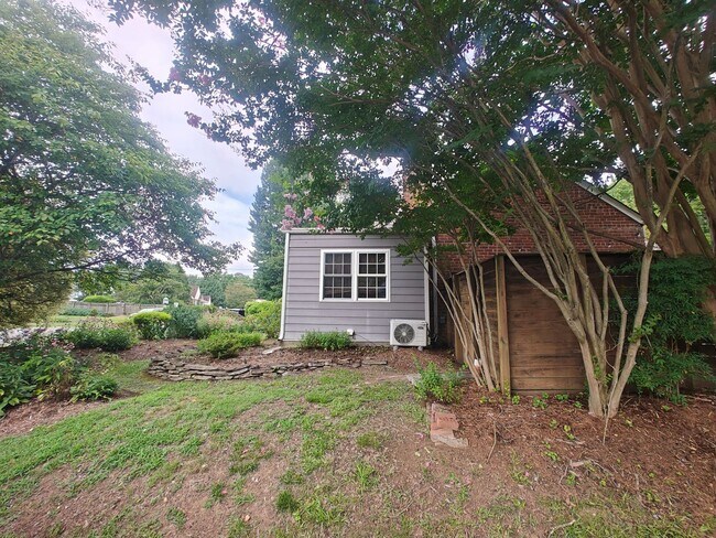 Building Photo - corner lot home with fenced rear yard
