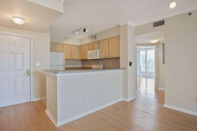 Building Photo - 2665 SW 37th Ave