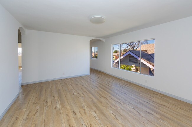 Building Photo - 807 W 50th Street