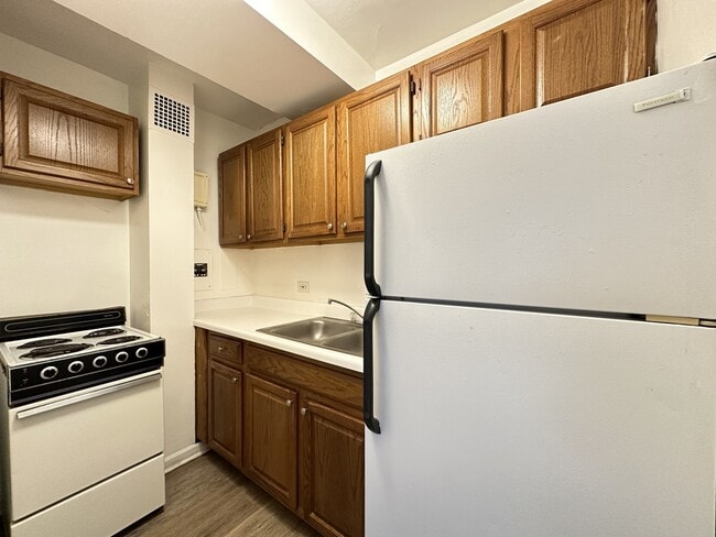 Building Photo - 4180 N Marine Dr