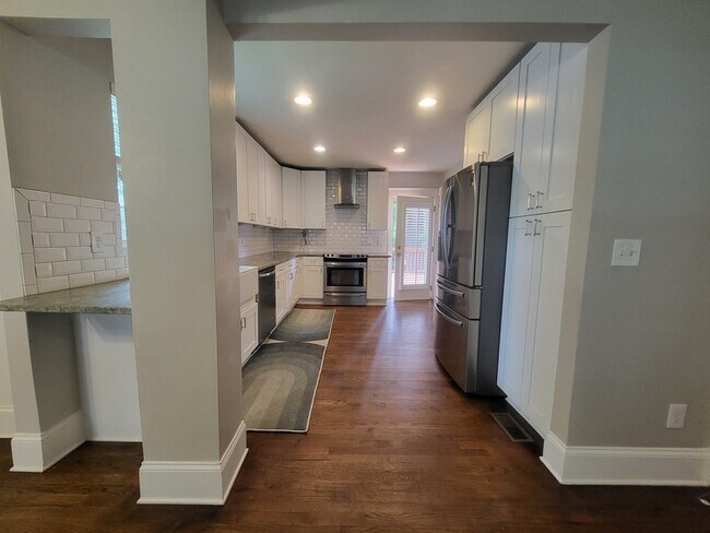 Building Photo - 1008 Lunsford Pl