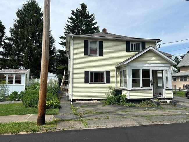 Building Photo - 404 Perry St