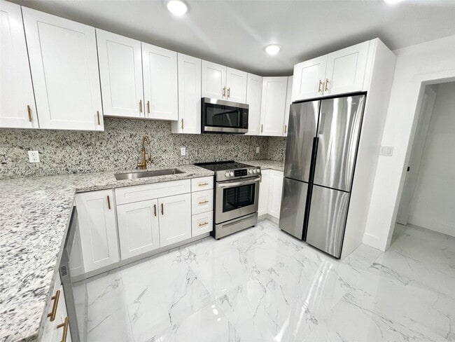 Foto del edificio - 12805 NW 6th Ave