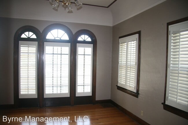 Building Photo - 3 br, 2 bath House - 331 N Logan Ave