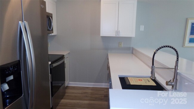 Building Photo - 17919 Kings Point Dr