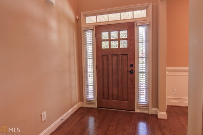 Building Photo - 9130 Golfview Cir