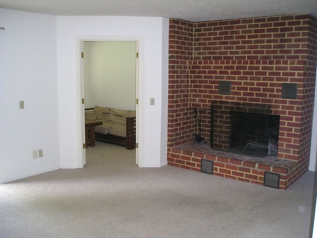 Building Photo - 1112 3 Blue Ridge Dr.