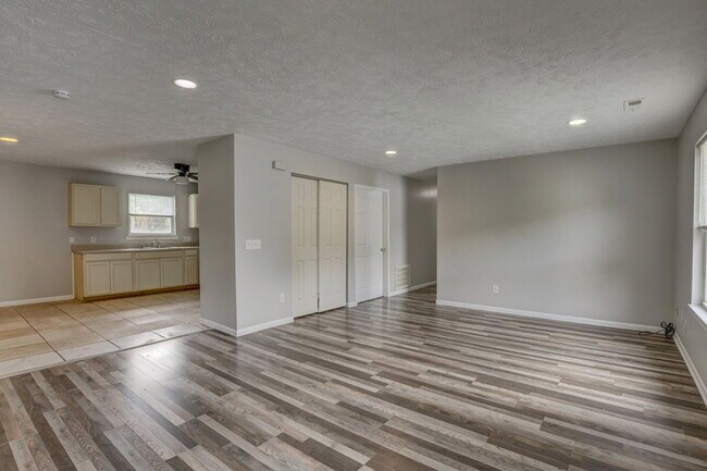 Building Photo - 4489 Ammon Ave