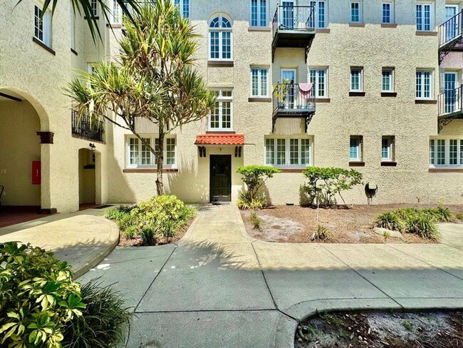 Building Photo - 2117 W Dekle Ave