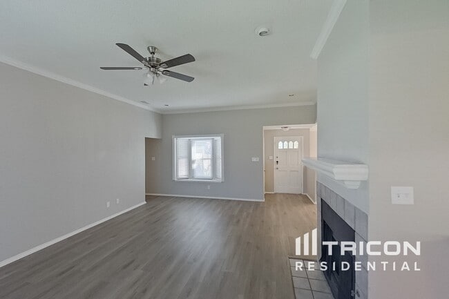 Foto del edificio - 1253 Essex Dr