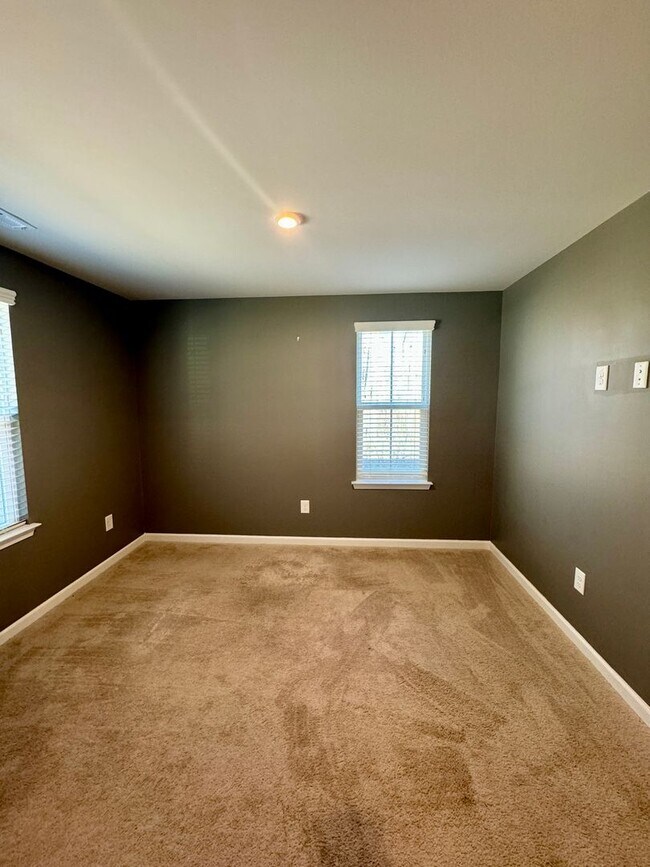 Foto del edificio - 3BR/2.5BA End Unit Townhome