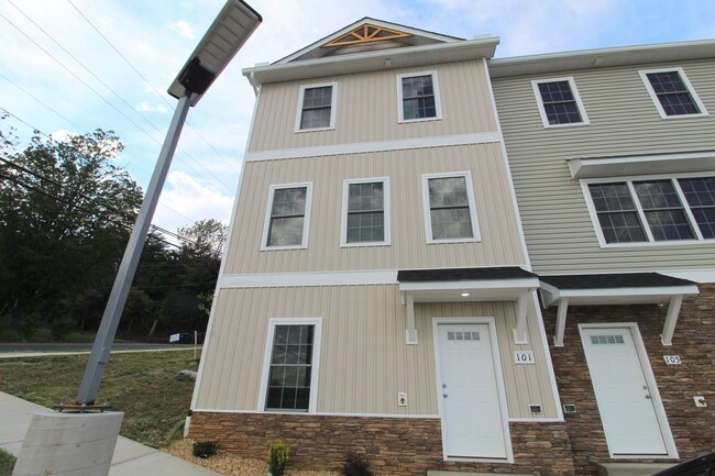 Photo - 101 Willowstone Court Townhome