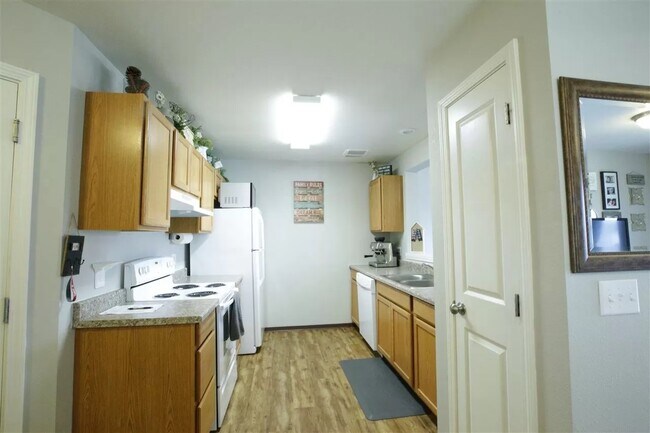 Foto del edificio - 614 N Mountain View Rd