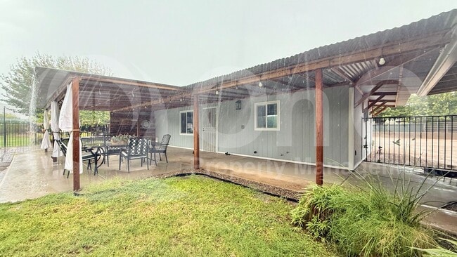 Foto del edificio - 4518 W Crivello Ave
