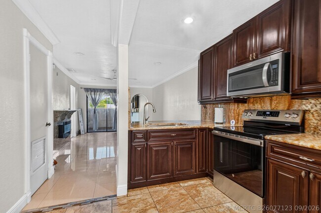 Building Photo - 617 Ixoria Ave
