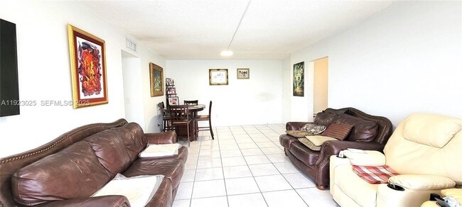 Foto del edificio - 9310 Fontainebleau Blvd