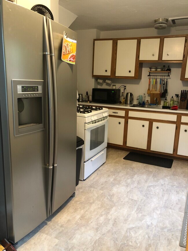 Foto del edificio - 43 Hemlock Rd