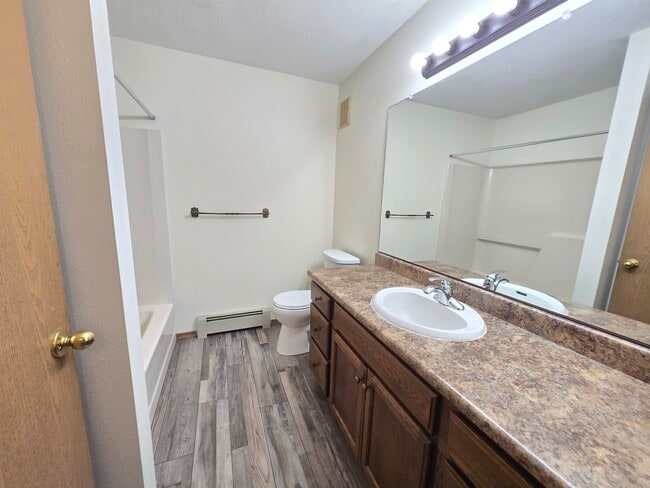 Building Photo - Pebble Creek Apartments