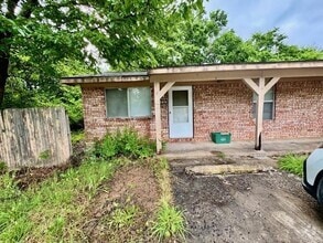 Building Photo - 2074 N Gregg Ave