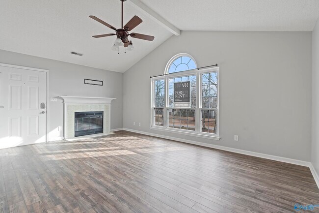 Foto del edificio - 222 Waters Edge Ln