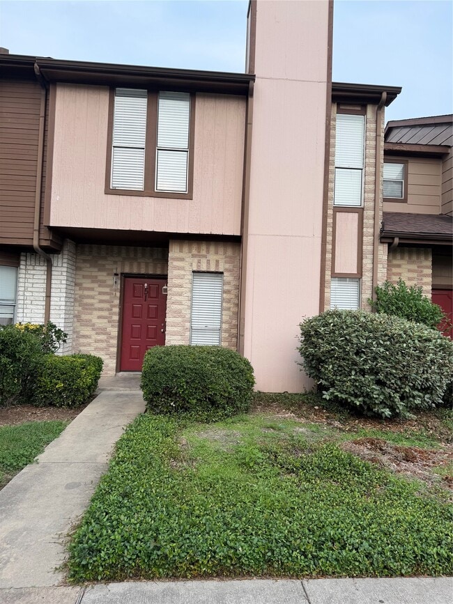 Building Photo - 12400 Brookglade Cir