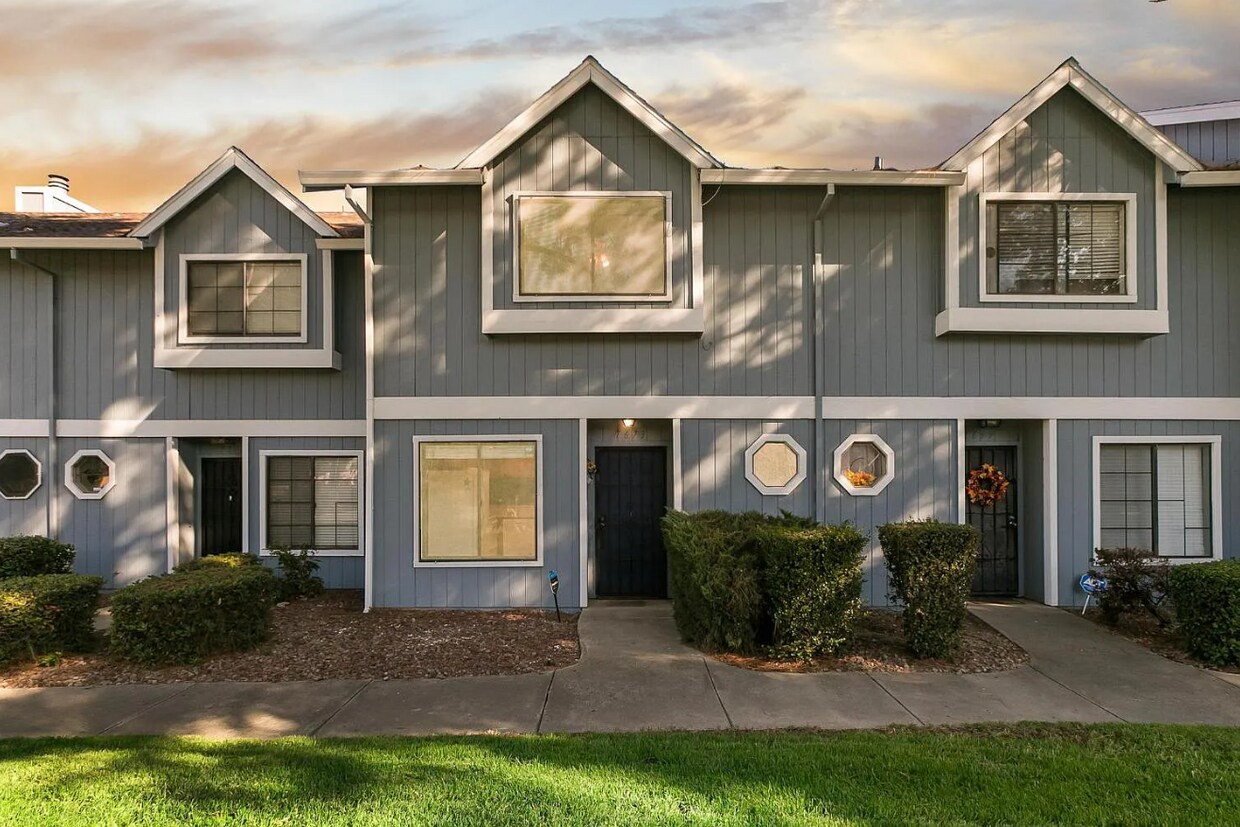 Foto principal - 7673 Lily Mar Ln