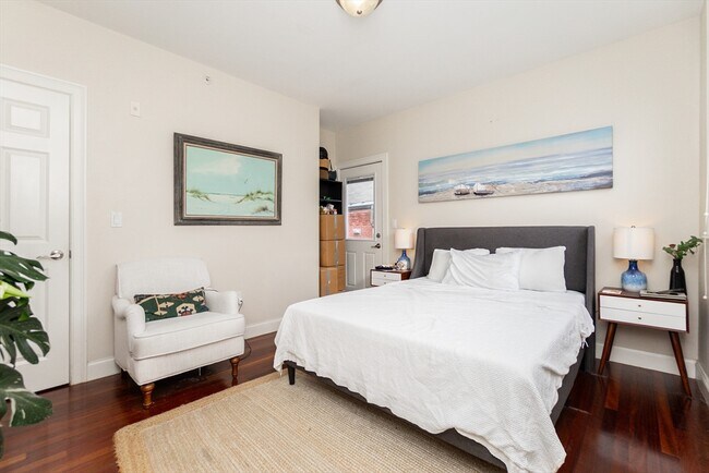 Foto del edificio - 55 Kelly Rd