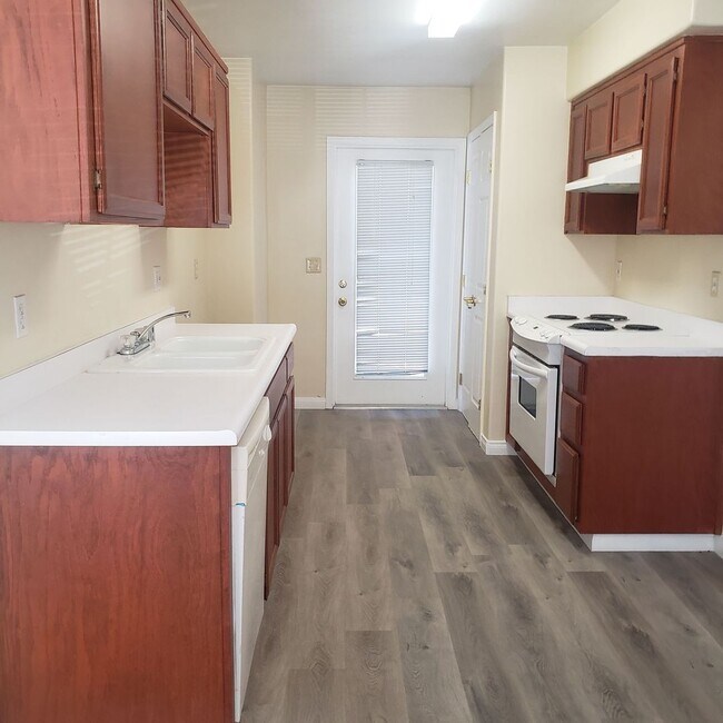 Foto del edificio - 722 Spring Meadow Ct