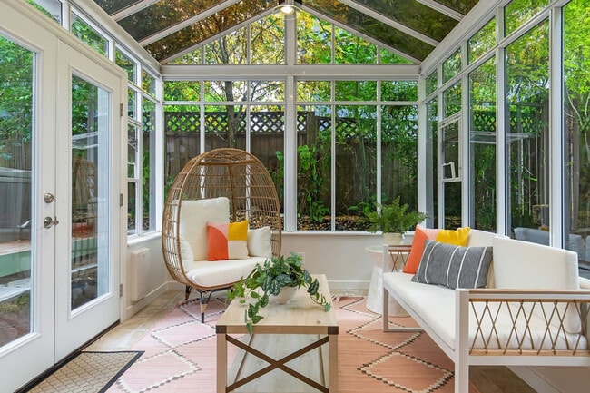 Building Photo - 1916 E Spruce St