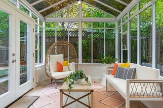 Building Photo - 1916 E Spruce St