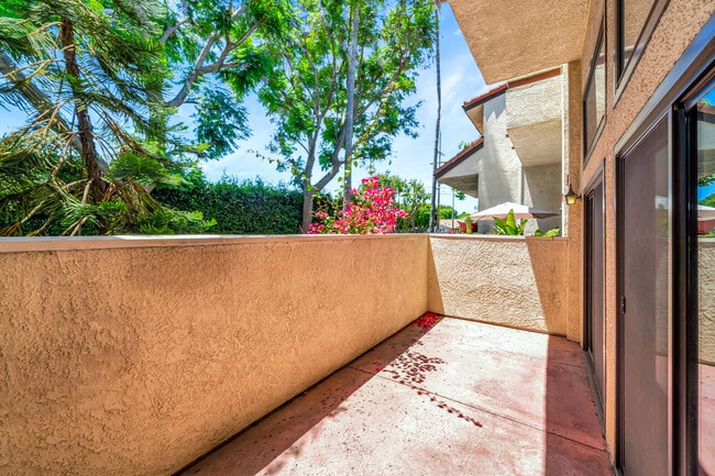 Building Photo - 6930 De Celis Pl