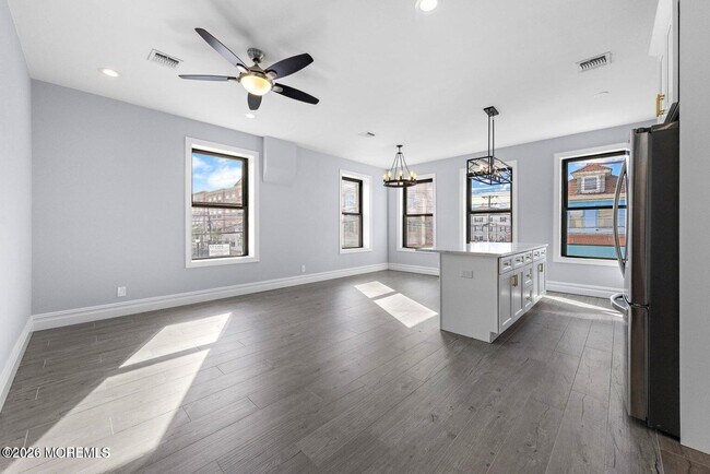 Foto del edificio - 160 Monmouth St
