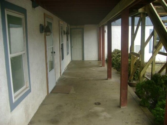 Building Photo - Cuddy