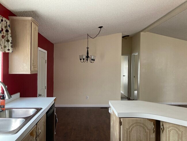 Building Photo - 5021 N Pinon Dr