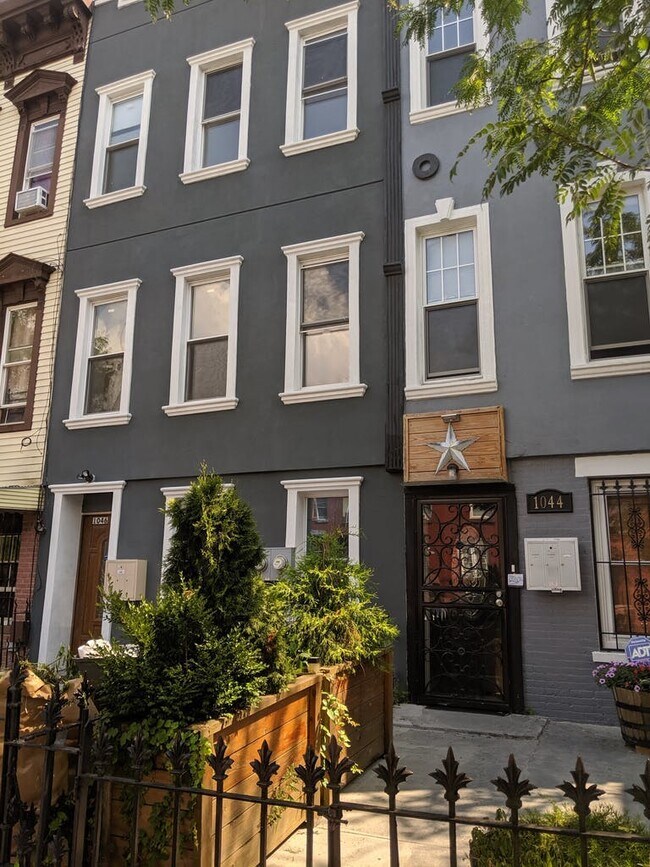 Exterior - 1046 Herkimer St