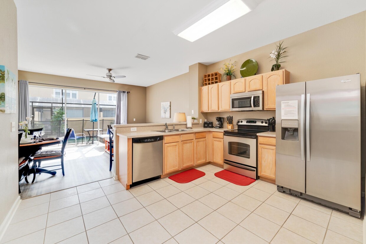 kitchen and great room/pool access 1st fl - 7663 Sir Kaufmann Ct